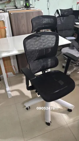 Ghế xoay văn phòng lưng lưới màu đen hiện đại 1