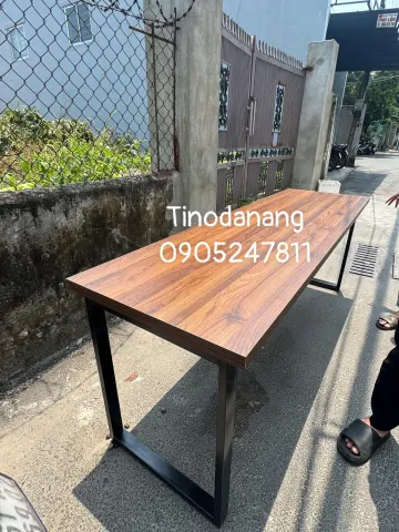 Bàn làm việc chân sắt mặt giả vân gỗ
