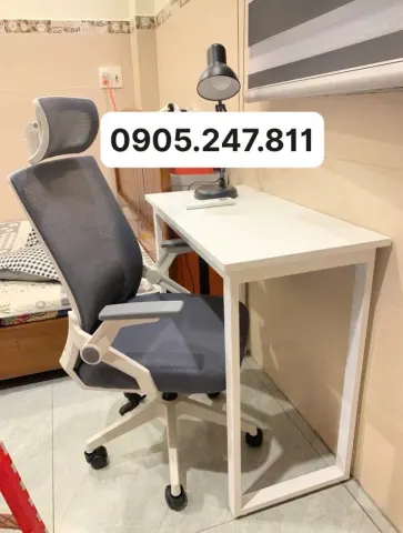 Bộ bàn làm việc kèm ghế xoay lưới hiện đại