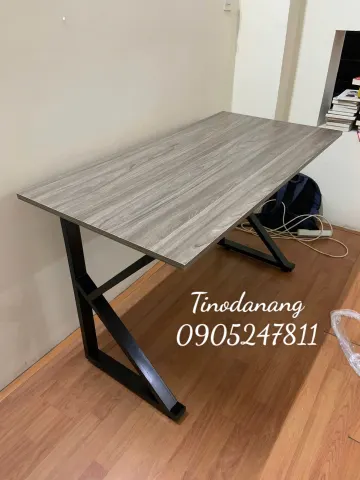 Bàn làm việc mặt vân gỗ chân sắt chữ Z 1