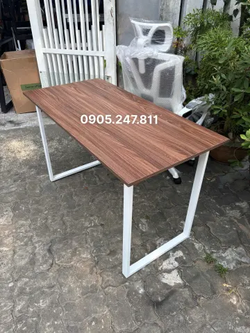 Bàn làm việc chân sắt sơn trắng mặt bàn vân gỗ