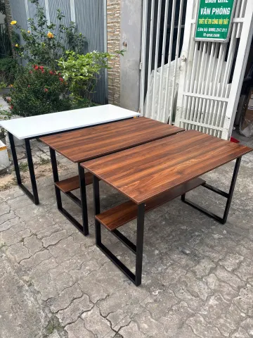 Bộ bàn làm việc chân sắt hiện đại tại xưởng Tino