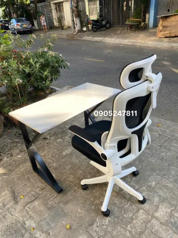 Bộ bàn làm việc và ghế xoay văn phòng màu trắng đen 1