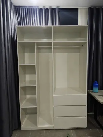 Tủ quần áo màu trắng nhiều ngăn tiện lợi