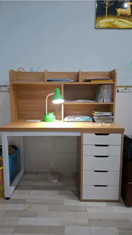 Bàn học sinh có kệ sách và ngăn kéo hiện đại