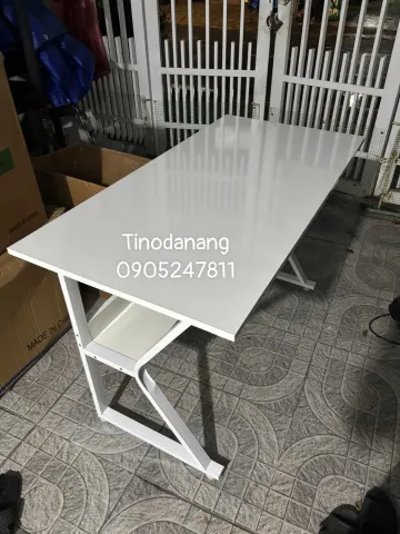 Bàn k cong, kệ dưới