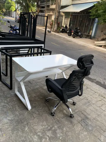 Bàn k kệ dưới mặt bo