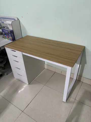 Bàn làm việc hiện đại có tủ ngăn kéo tích hợp