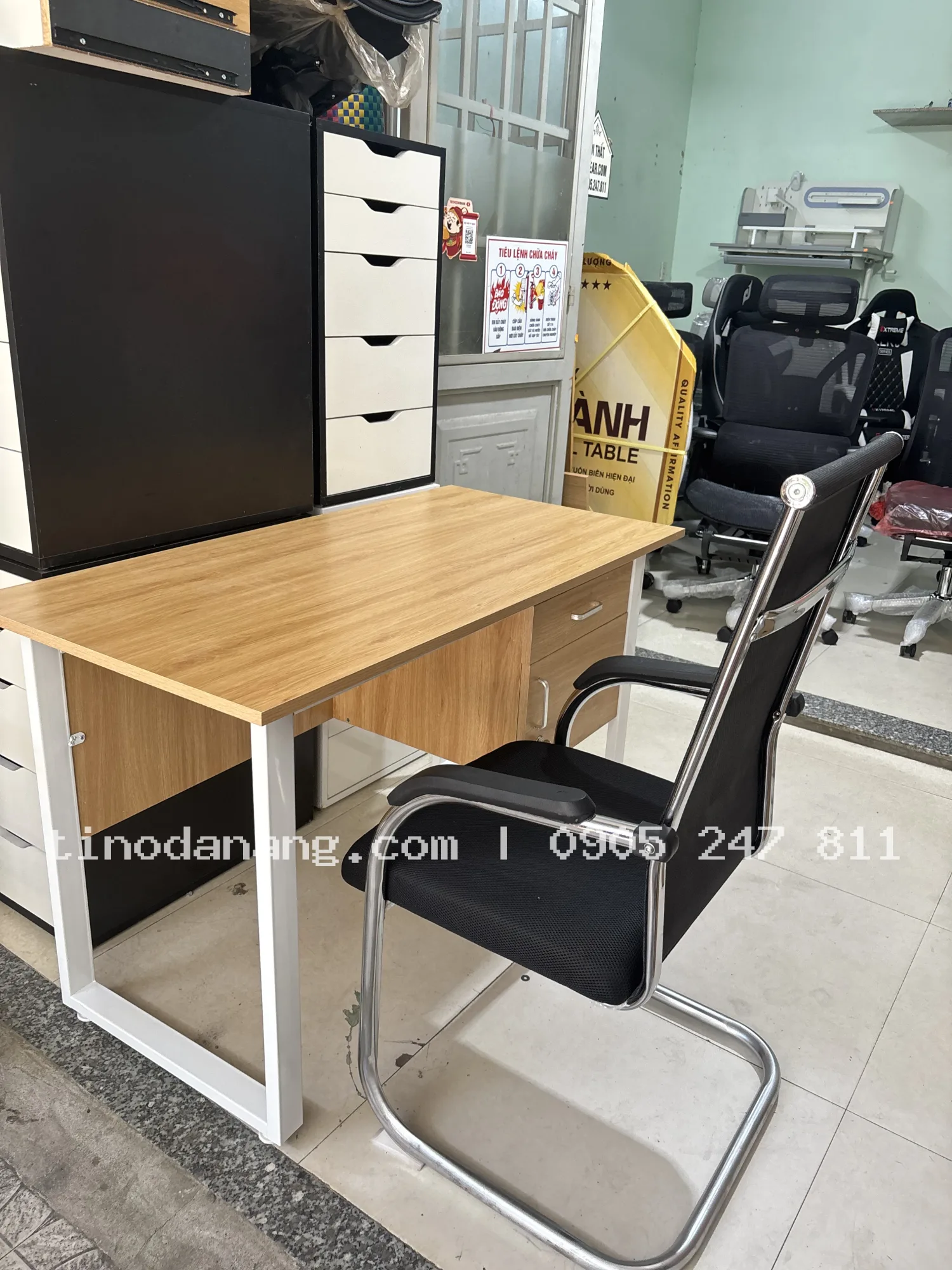 Ảnh 2 của Bàn làm việc gỗ MDF 120cm có ngăn tủ khóa an toàn
