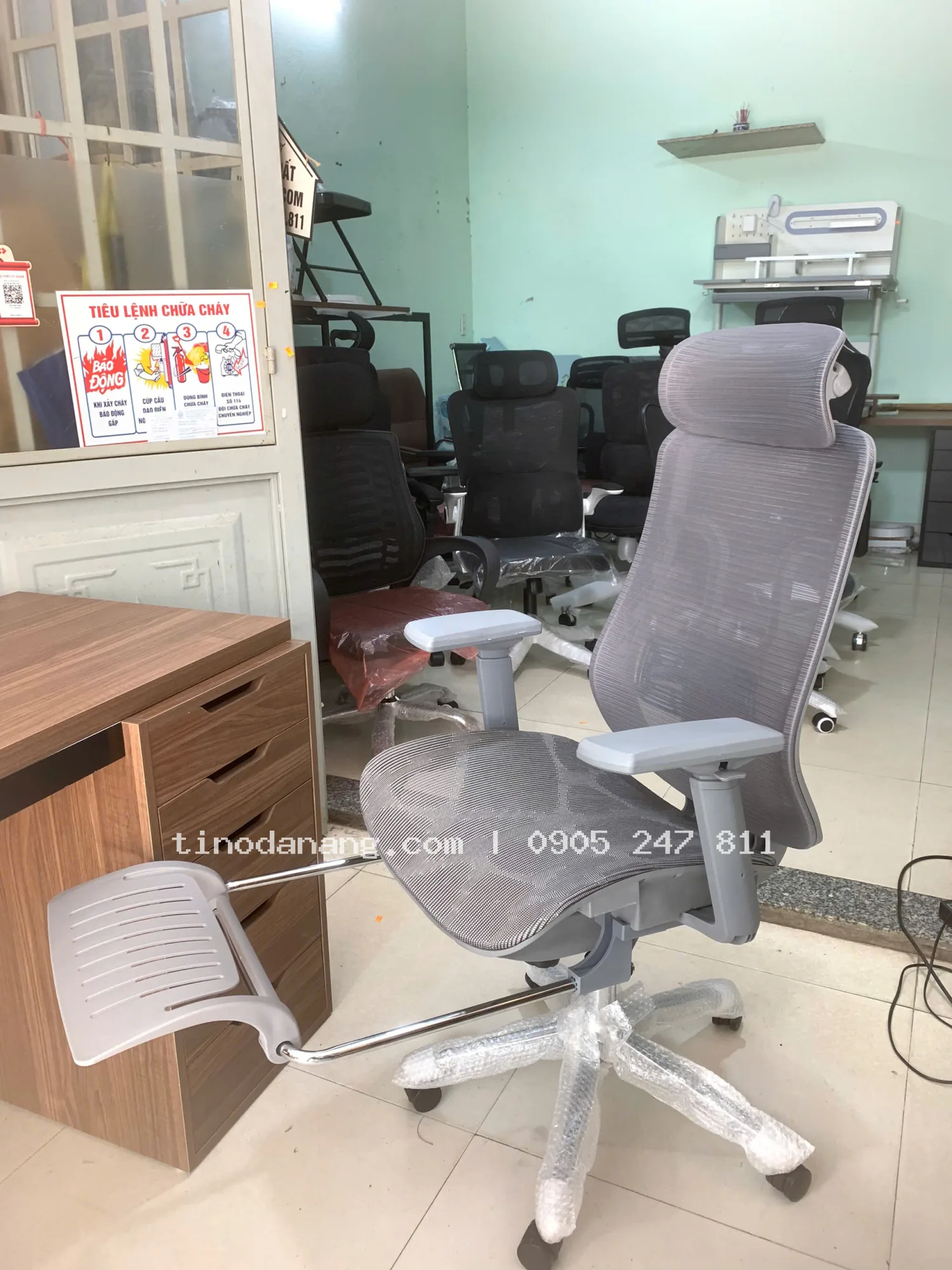 Ghế xoay văn phòng lưng lưới có gác chân thư giãn - Nội thất Tino Đà Nẵng